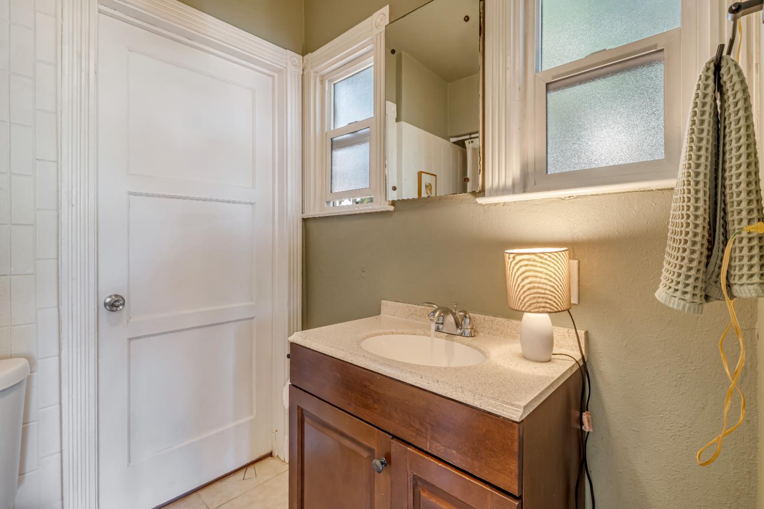 805 N Adoline Ave, Fresno, CA 93728