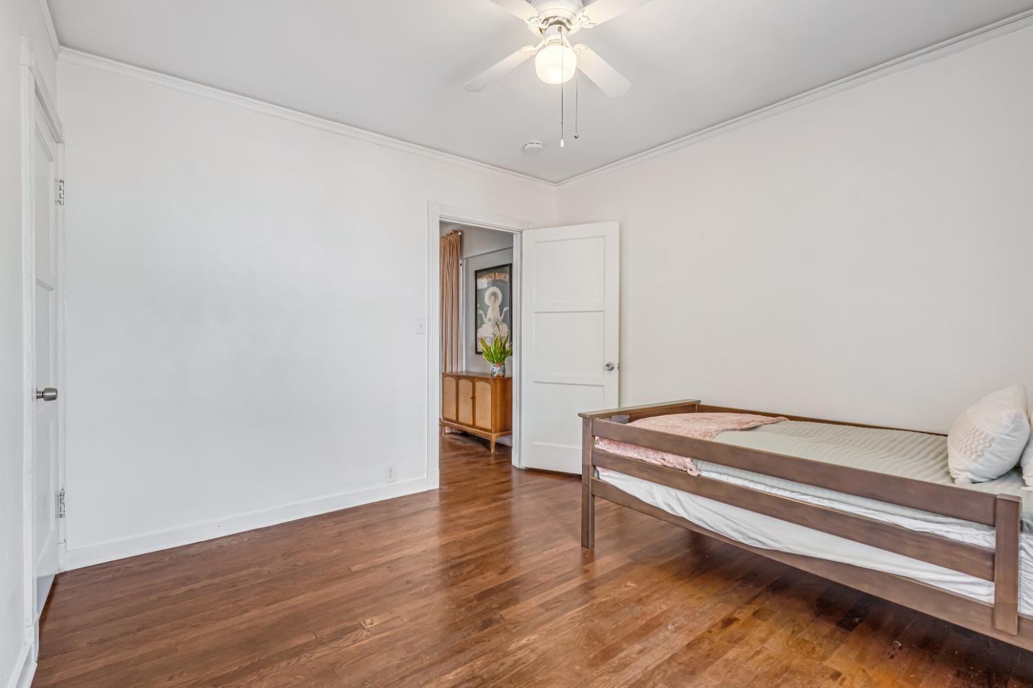 805 N Adoline Ave, Fresno, CA 93728