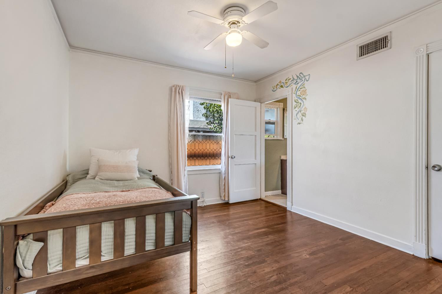 805 N Adoline Ave, Fresno, CA 93728