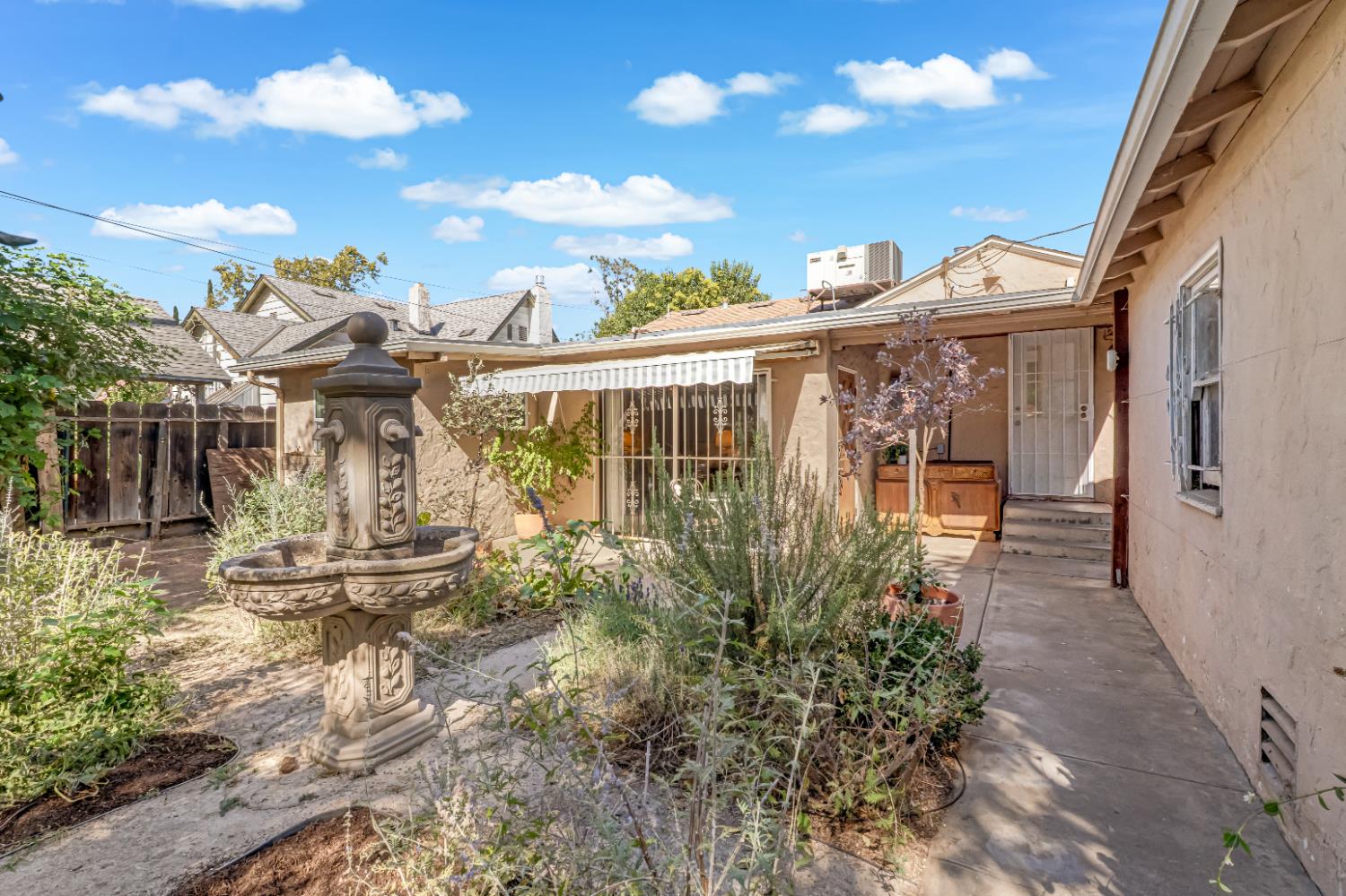 805 N Adoline Ave, Fresno, CA 93728