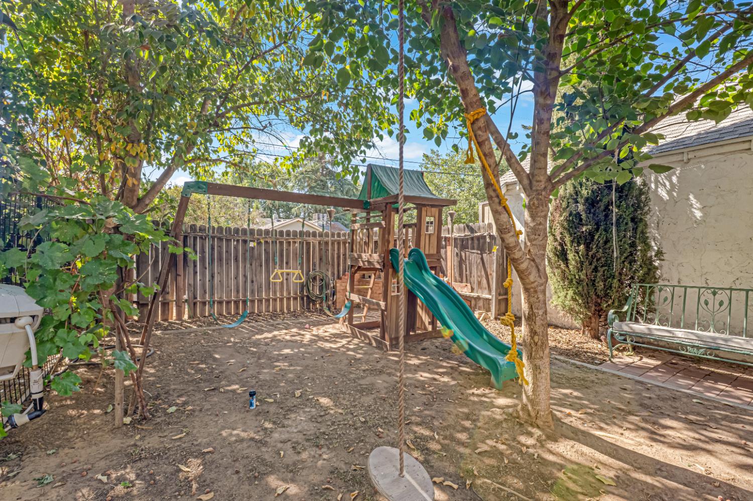 805 N Adoline Ave, Fresno, CA 93728