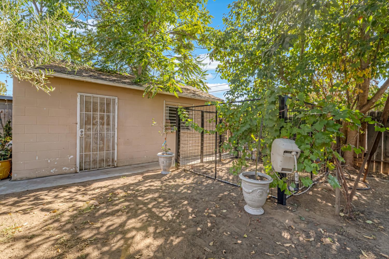 805 N Adoline Ave, Fresno, CA 93728