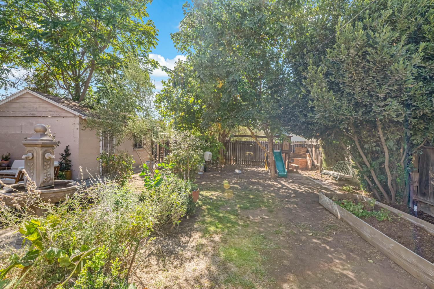 805 N Adoline Ave, Fresno, CA 93728