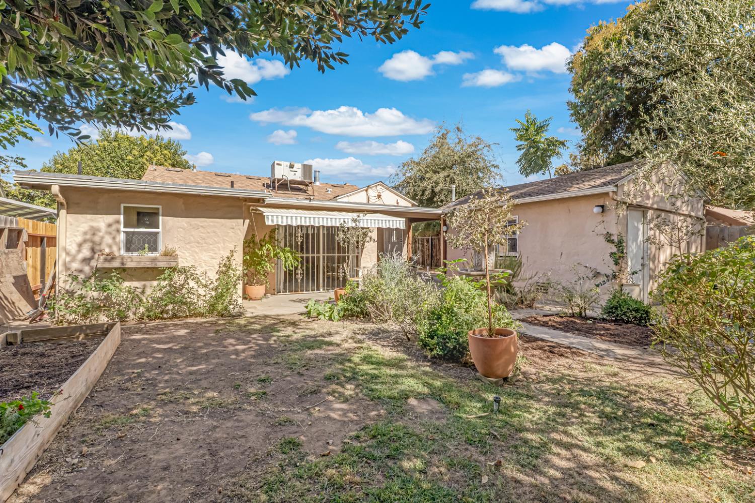 805 N Adoline Ave, Fresno, CA 93728