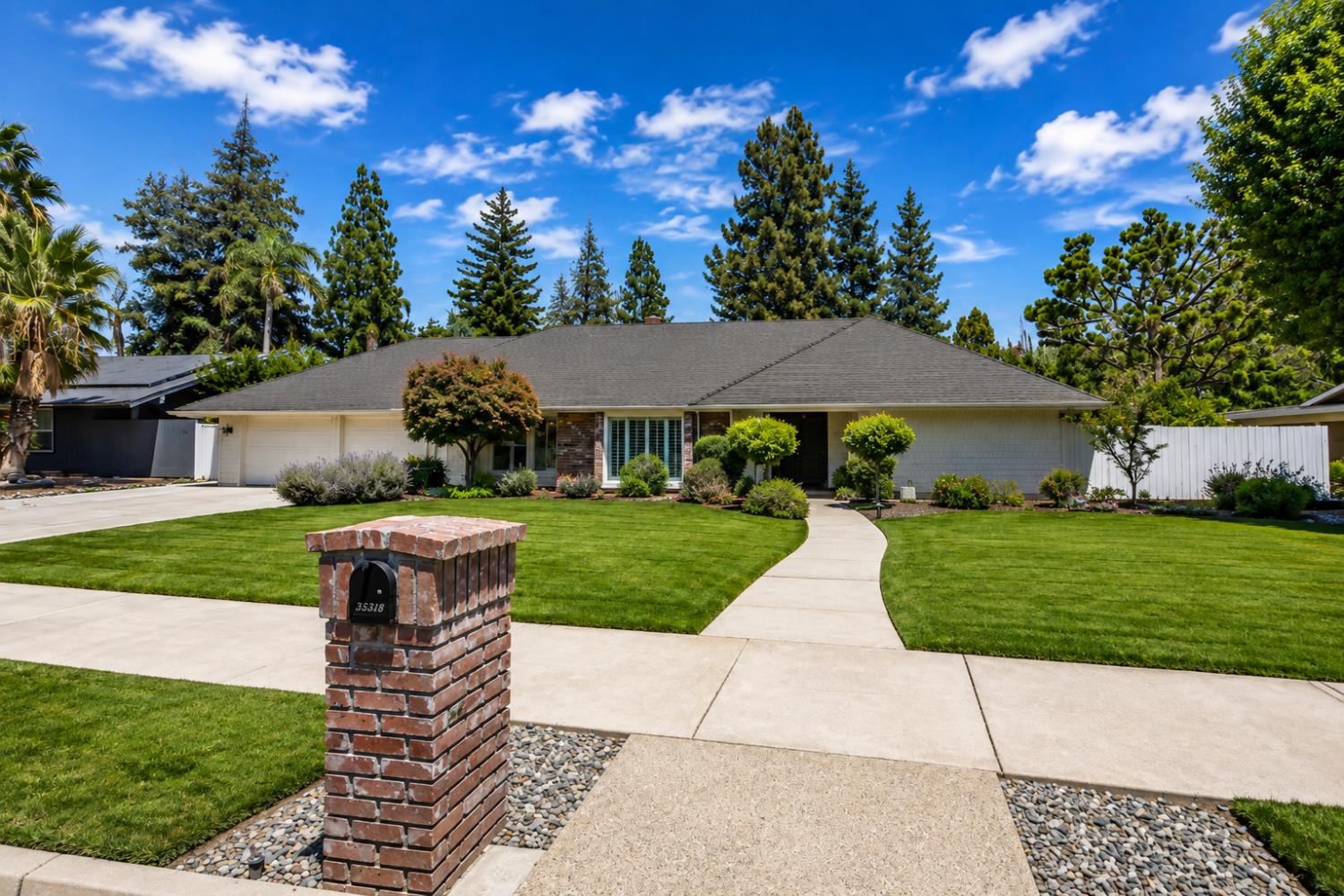 3230 W Alluvial Ave, Fresno, CA 93711