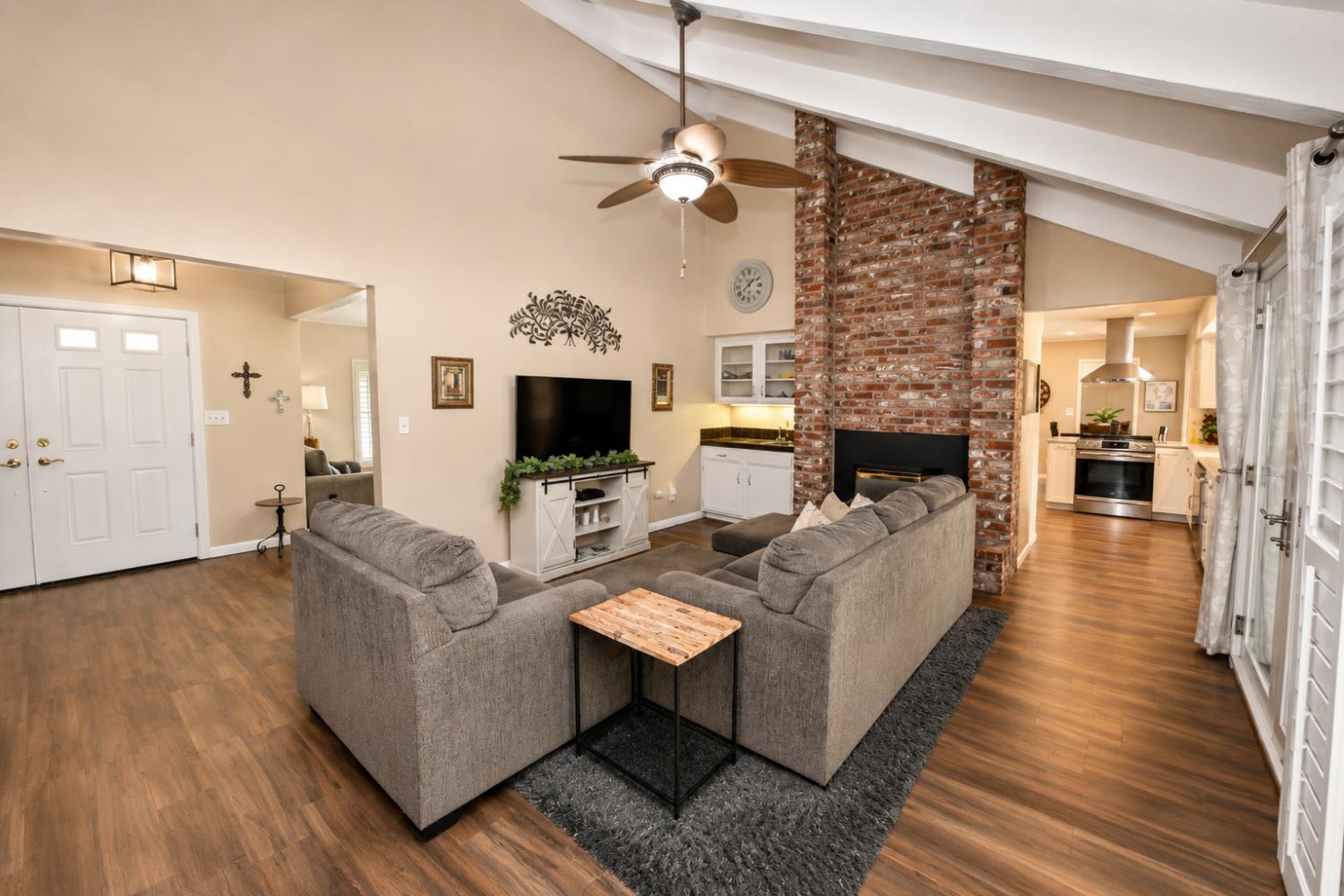 3230 W Alluvial Ave, Fresno, CA 93711