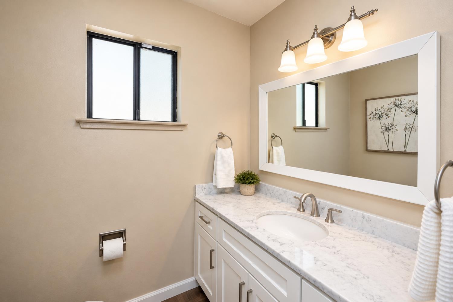 3230 W Alluvial Ave, Fresno, CA 93711