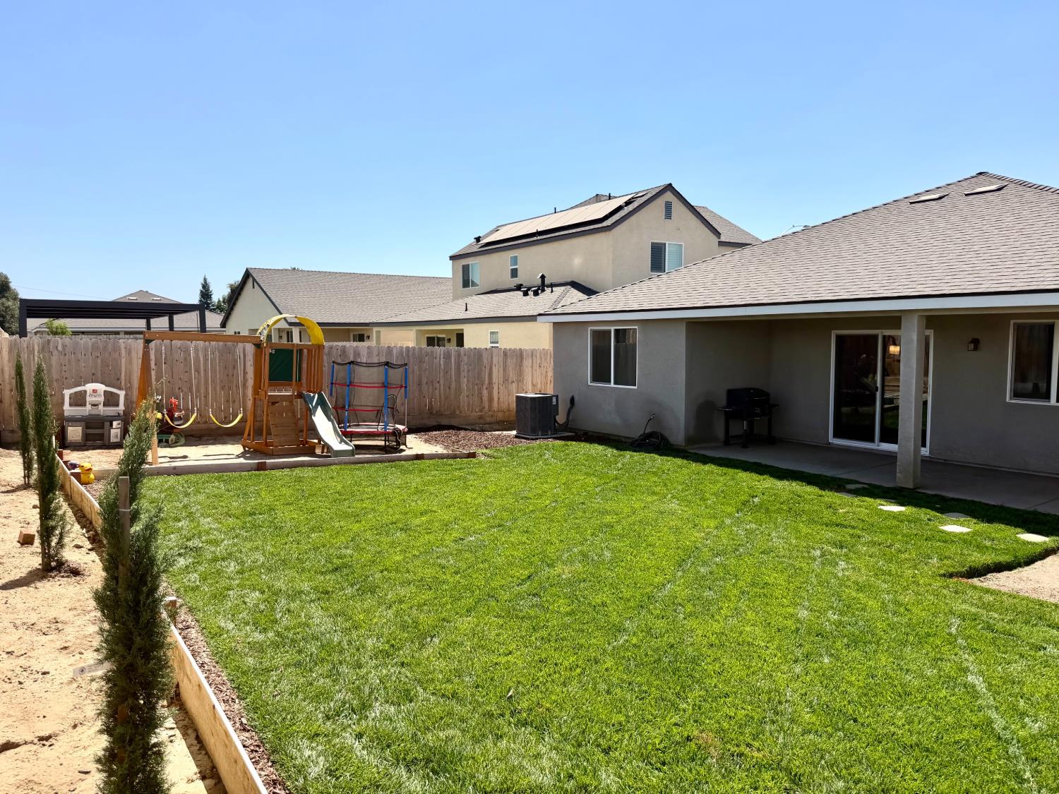 338 Tracy St, Visalia, CA 93292