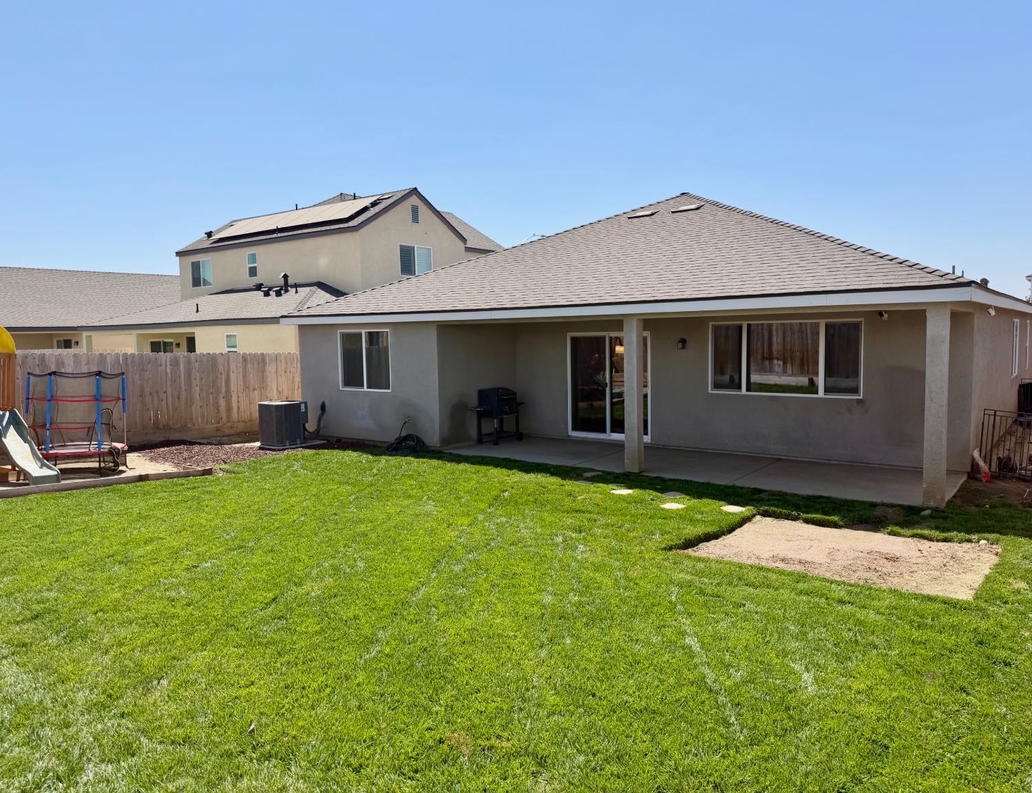 338 Tracy St, Visalia, CA 93292