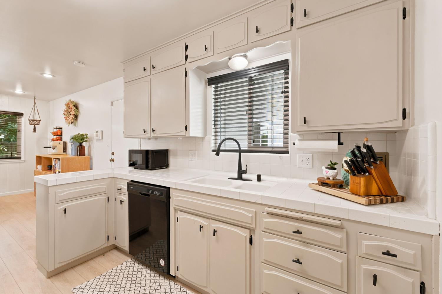 1038 E Vartikian Ave, Fresno, CA 93710