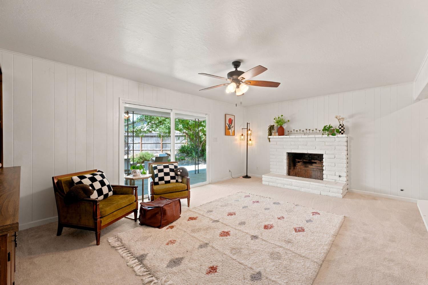 1038 E Vartikian Ave, Fresno, CA 93710