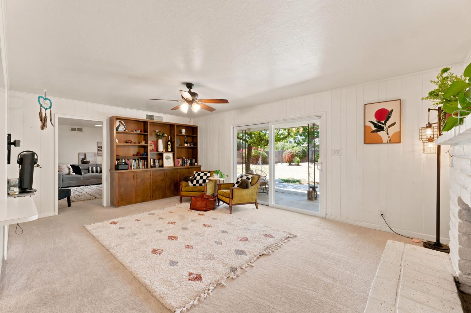 1038 E Vartikian Ave, Fresno, CA 93710