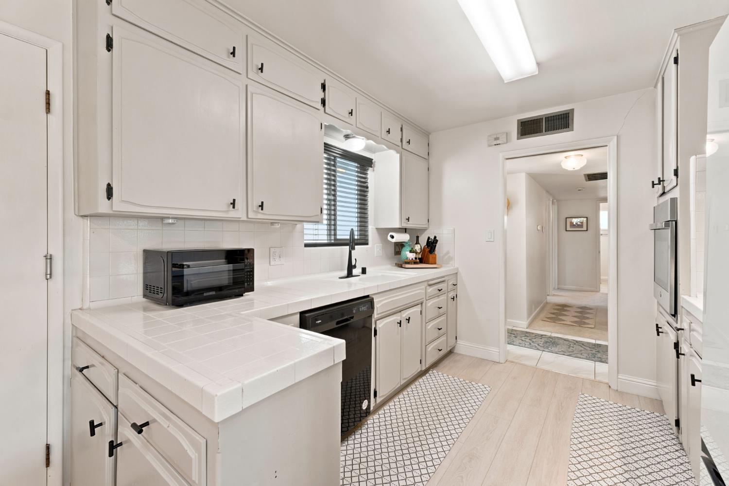 1038 E Vartikian Ave, Fresno, CA 93710