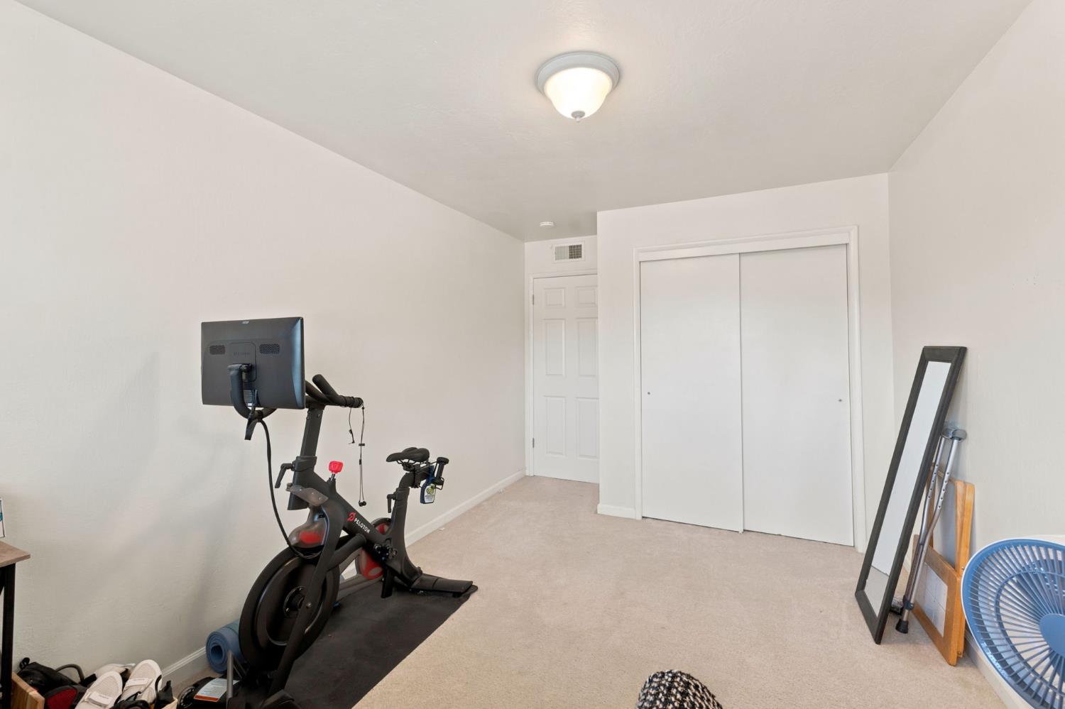 1038 E Vartikian Ave, Fresno, CA 93710