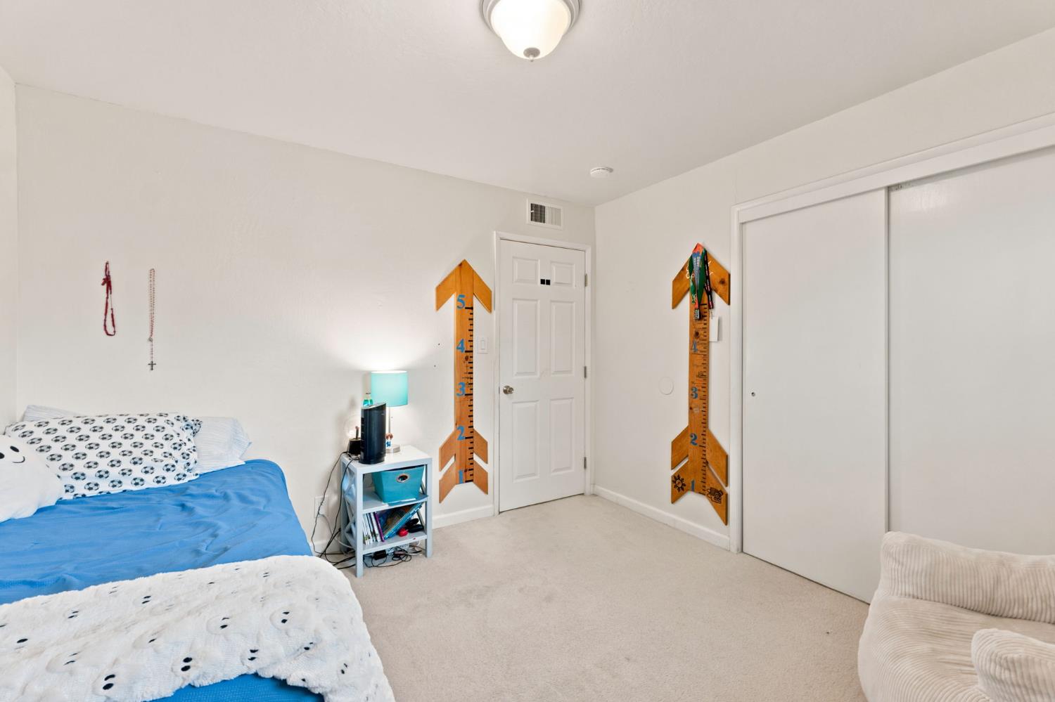 1038 E Vartikian Ave, Fresno, CA 93710