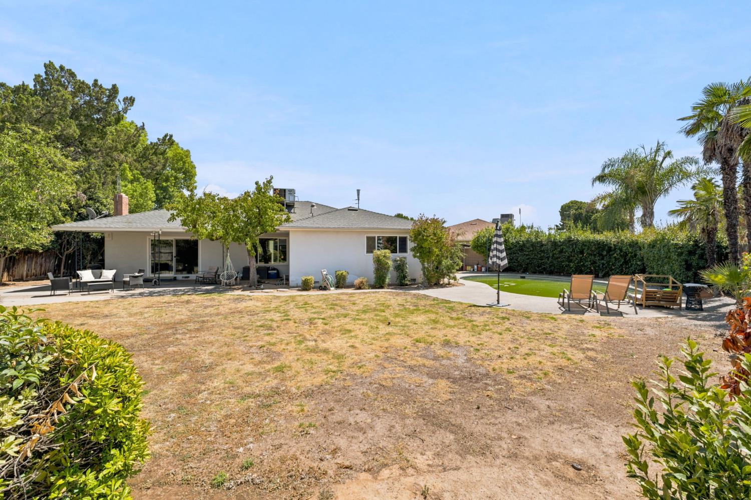 1038 E Vartikian Ave, Fresno, CA 93710