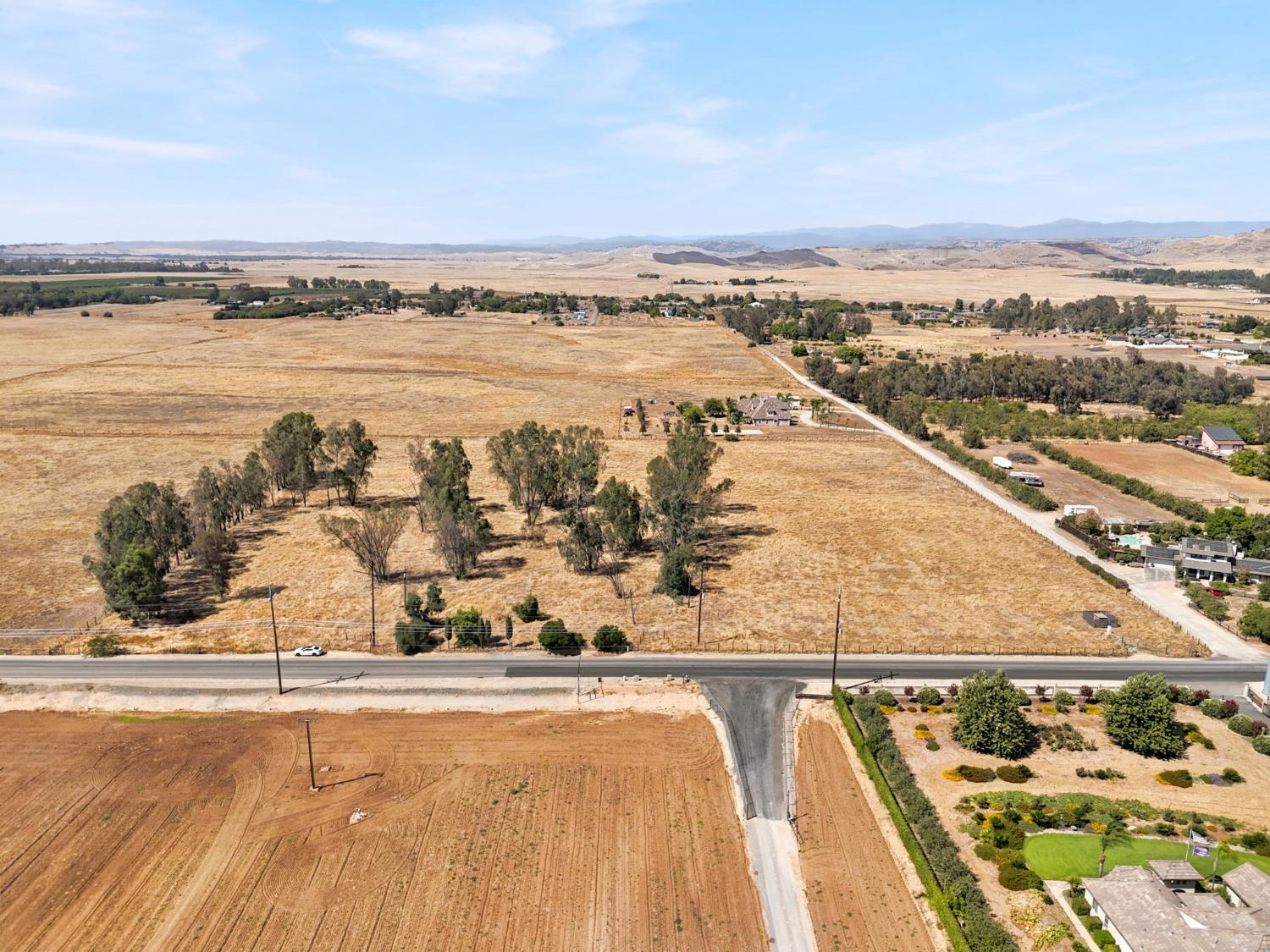 4890 E Copper Ave, Clovis, CA 93619