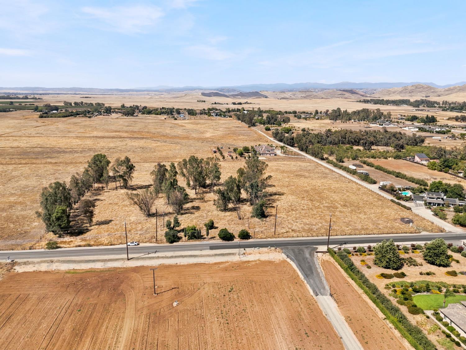 4890 E Copper Ave, Clovis, CA 93619