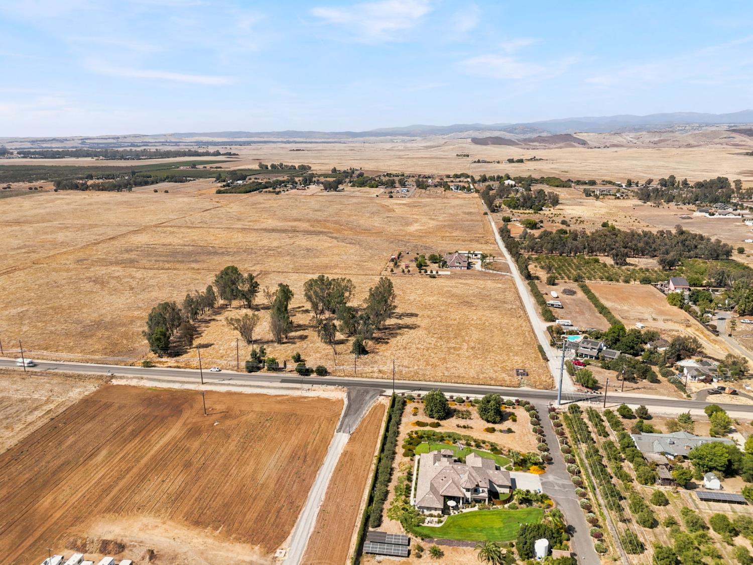 4890 E Copper Ave, Clovis, CA 93619