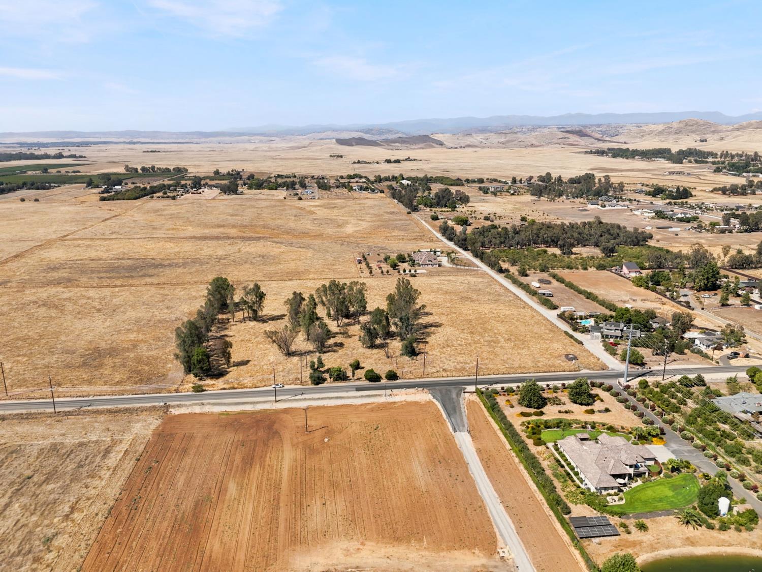 4890 E Copper Ave, Clovis, CA 93619