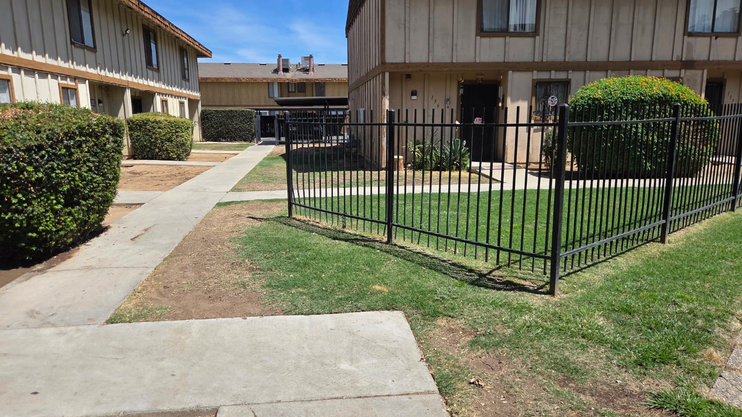 1221 N Peach Ave #129, Fresno, CA 93727