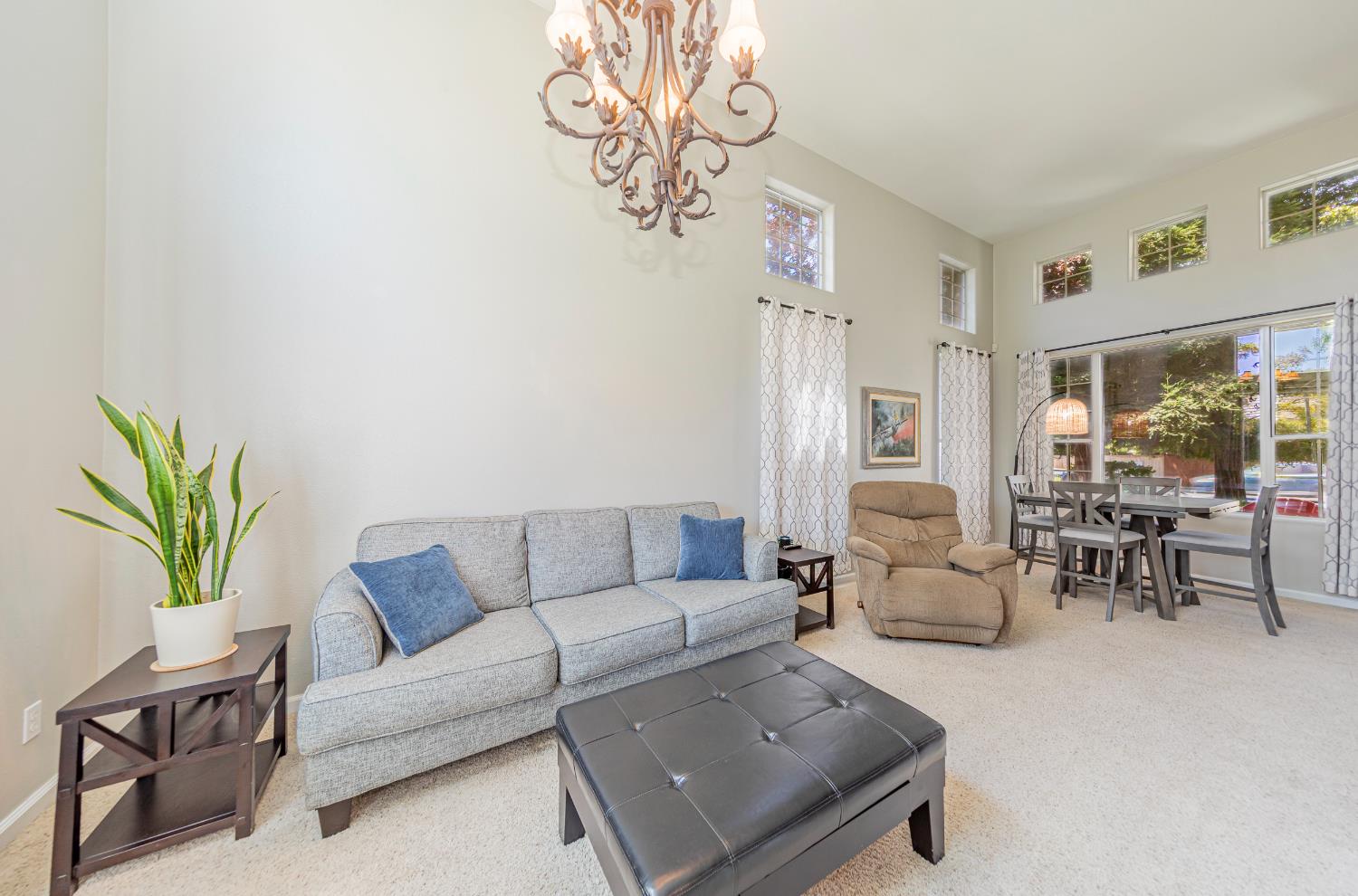 1283 Coventry Ave, Clovis, CA 93611