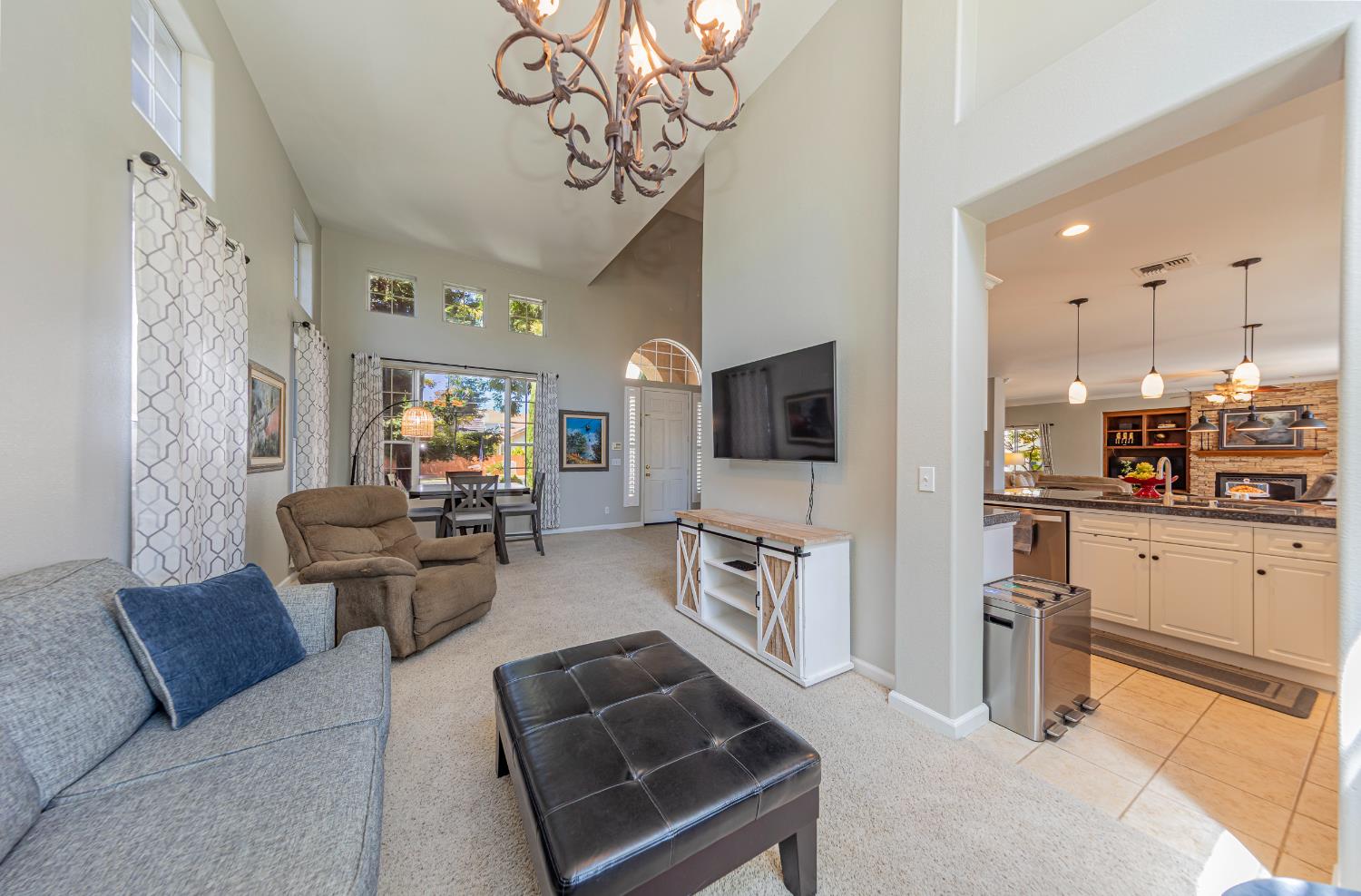1283 Coventry Ave, Clovis, CA 93611