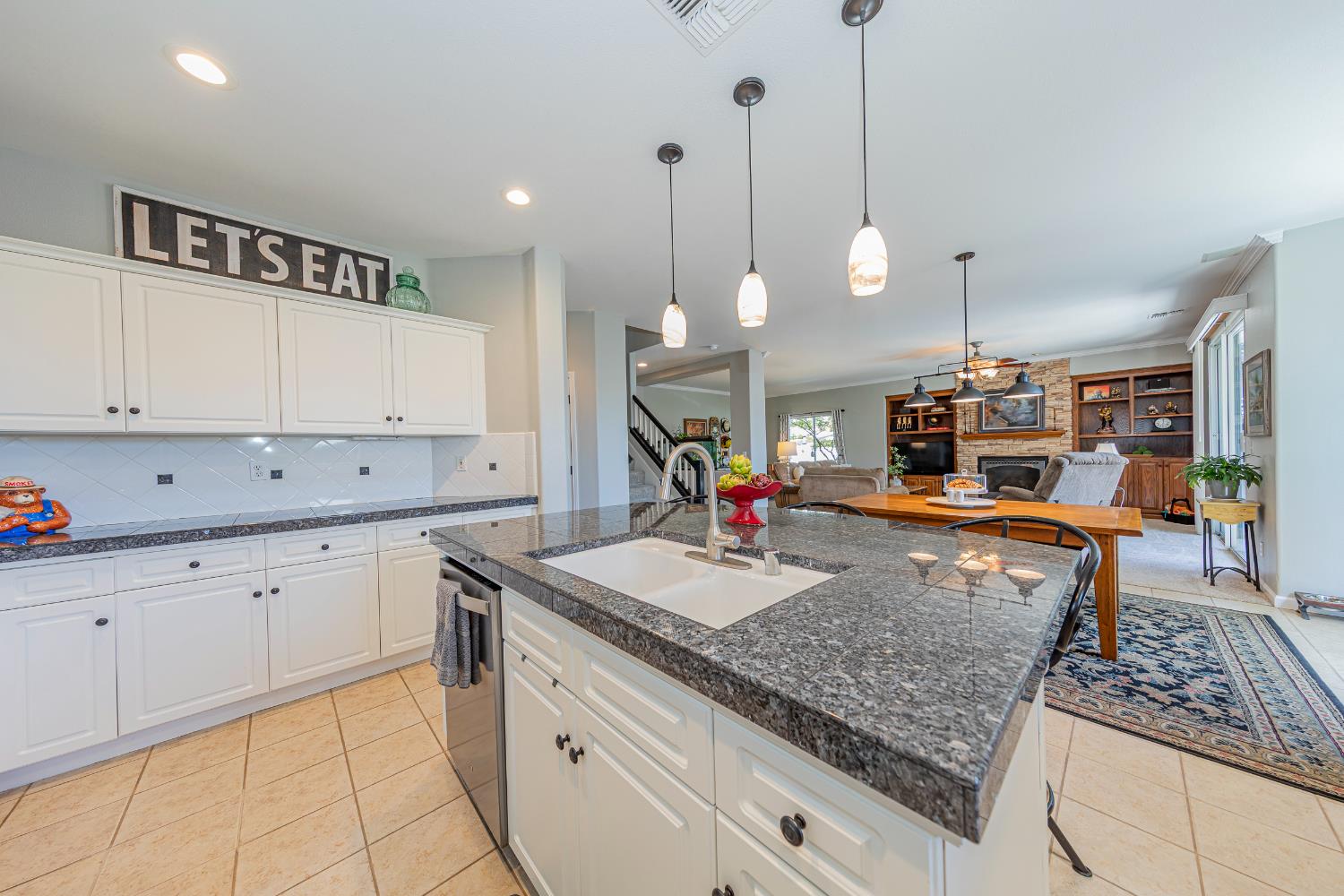 1283 Coventry Ave, Clovis, CA 93611