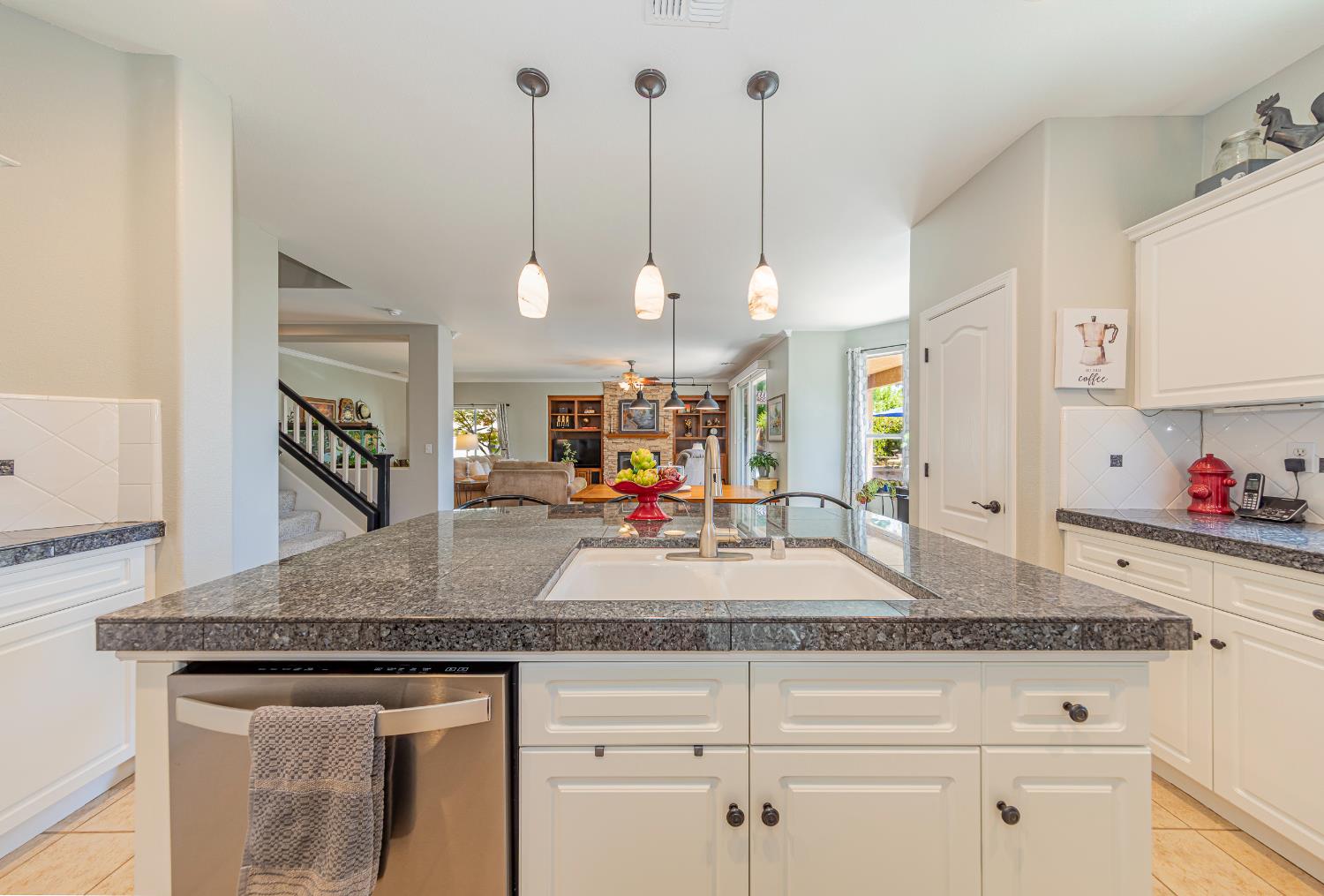 1283 Coventry Ave, Clovis, CA 93611