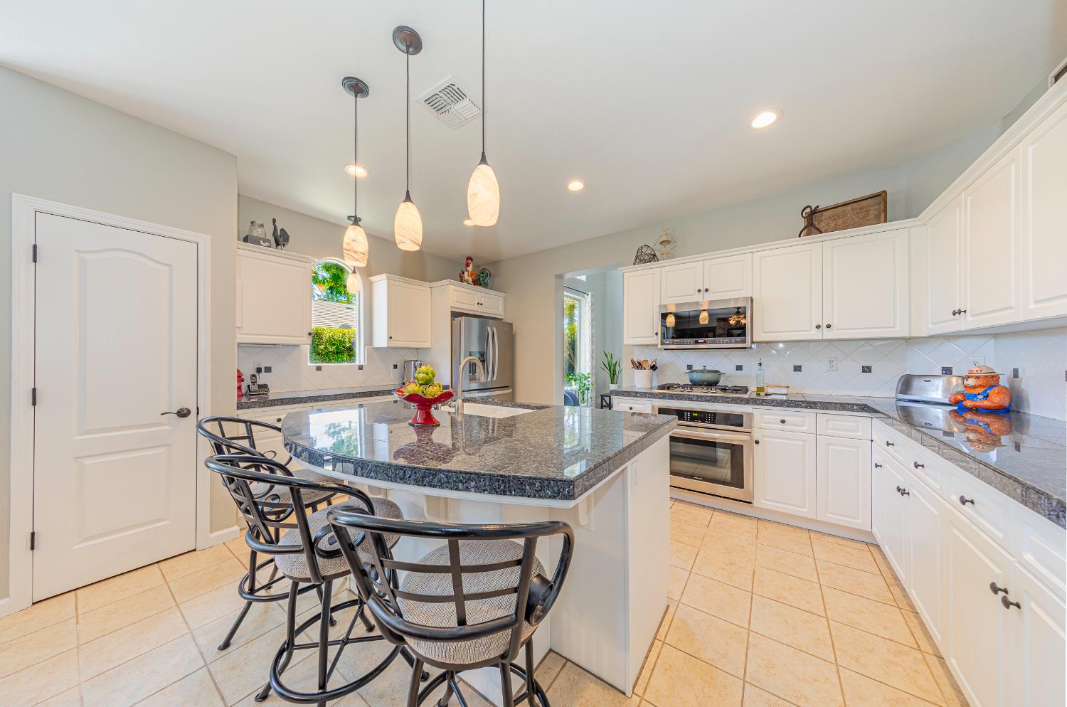 1283 Coventry Ave, Clovis, CA 93611
