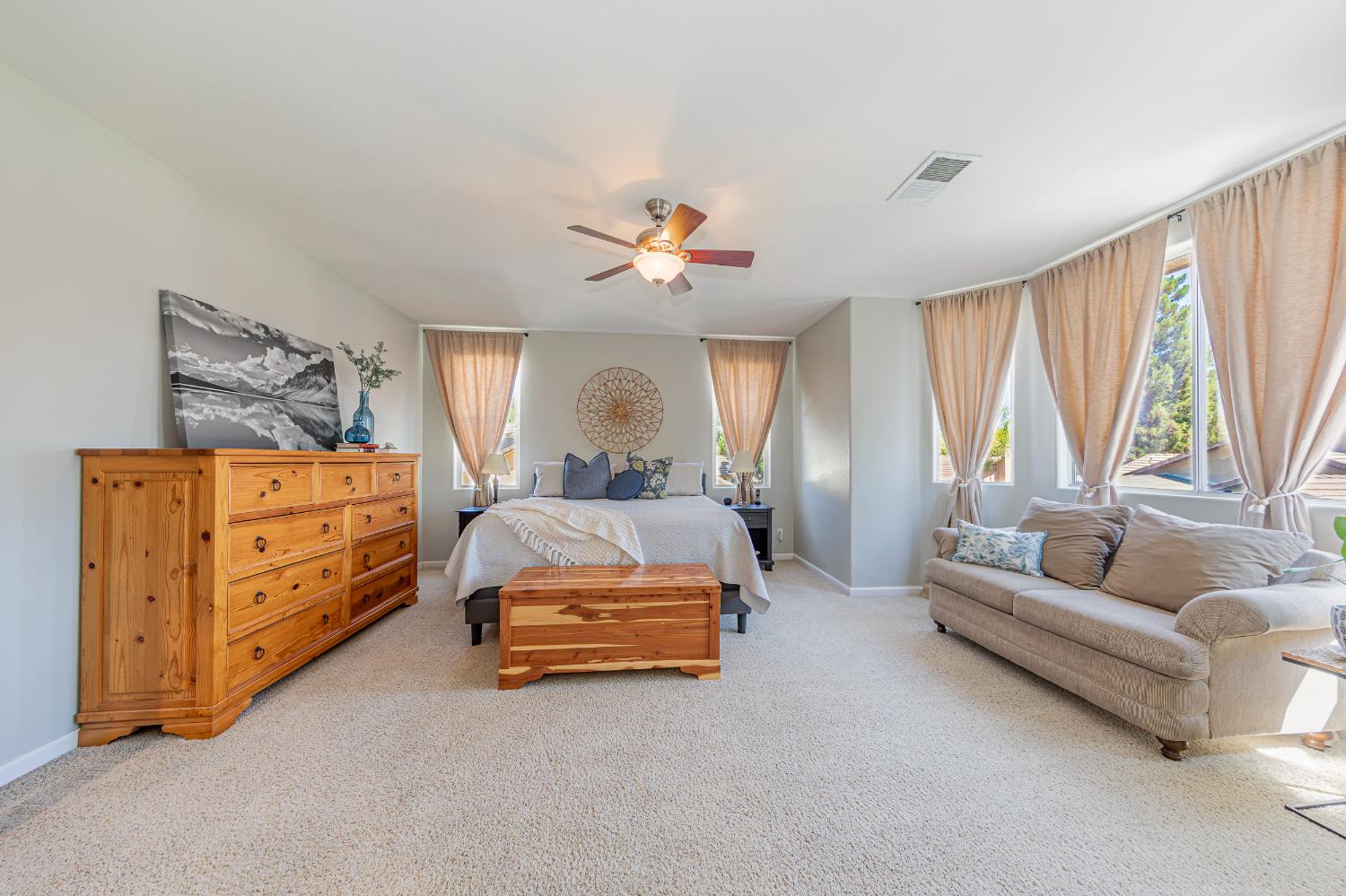 1283 Coventry Ave, Clovis, CA 93611