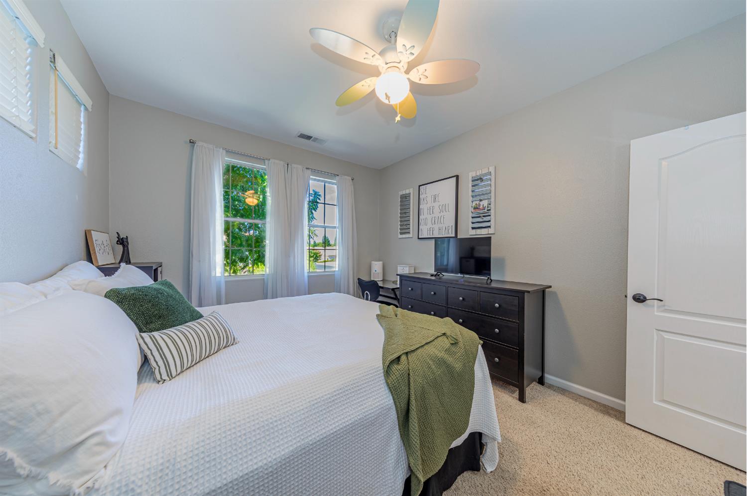 1283 Coventry Ave, Clovis, CA 93611