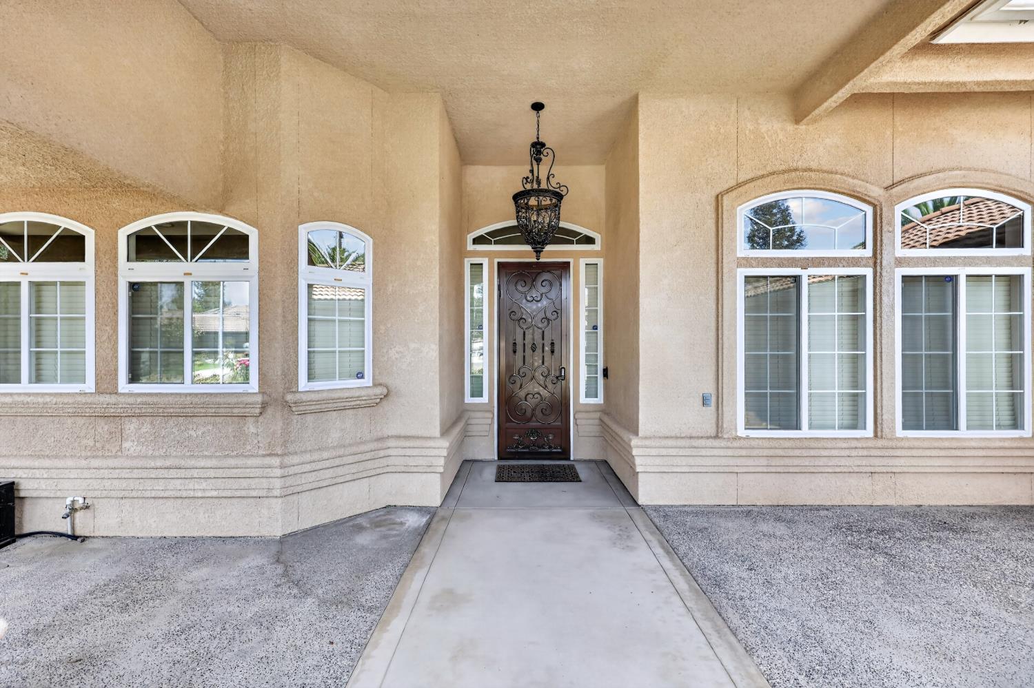 3077 Express Ct, Madera, CA 93637
