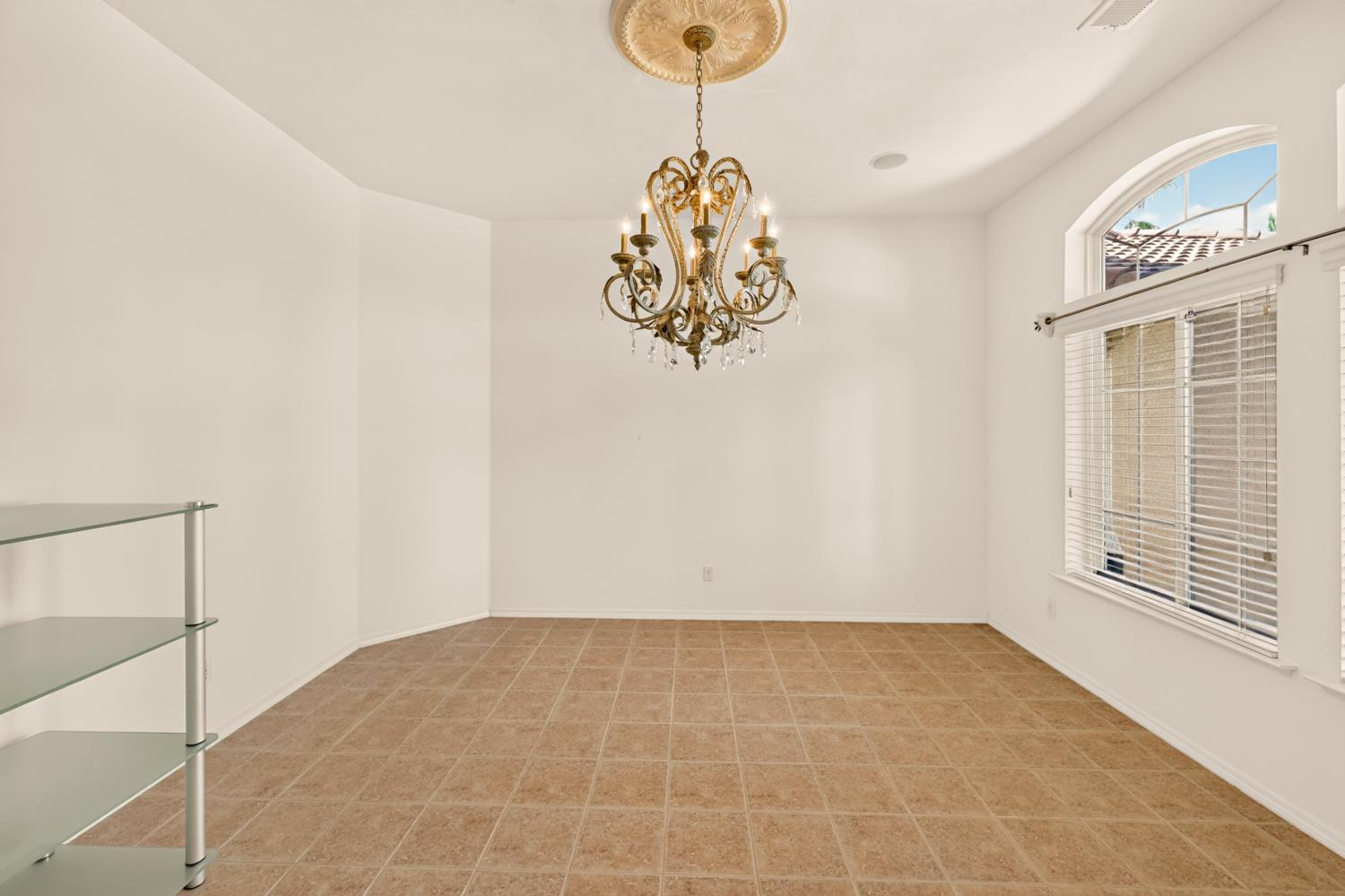 3077 Express Ct, Madera, CA 93637