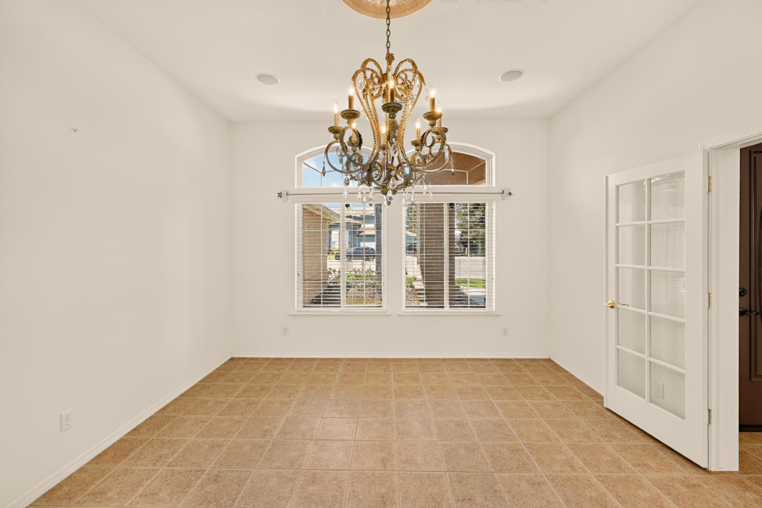 3077 Express Ct, Madera, CA 93637