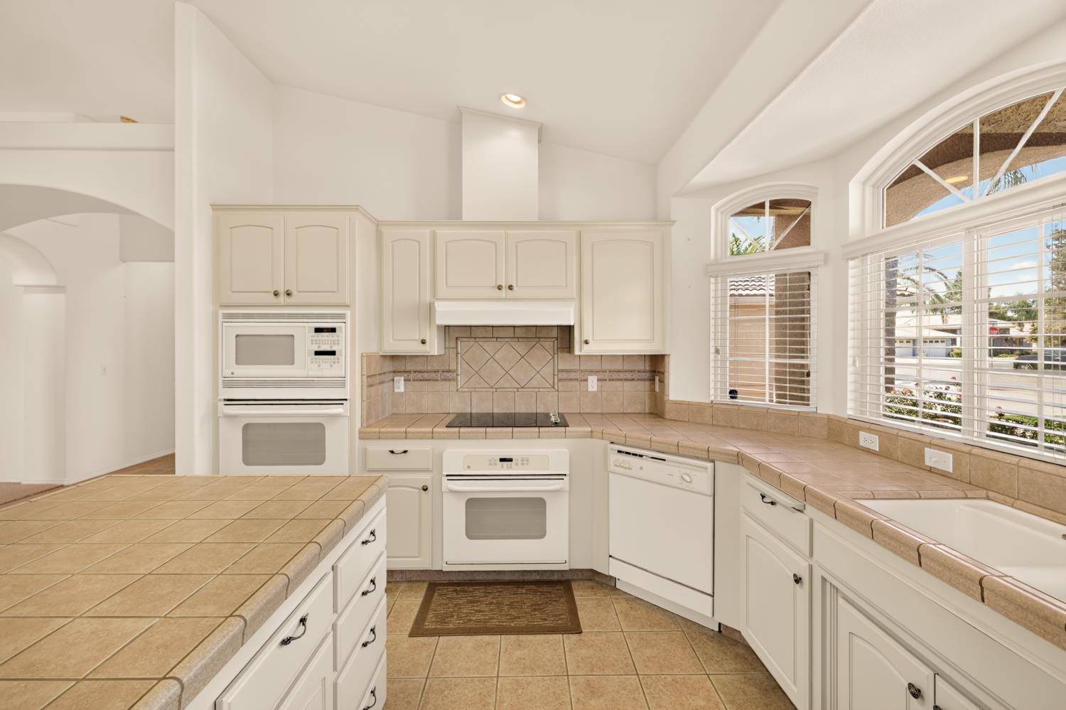 3077 Express Ct, Madera, CA 93637