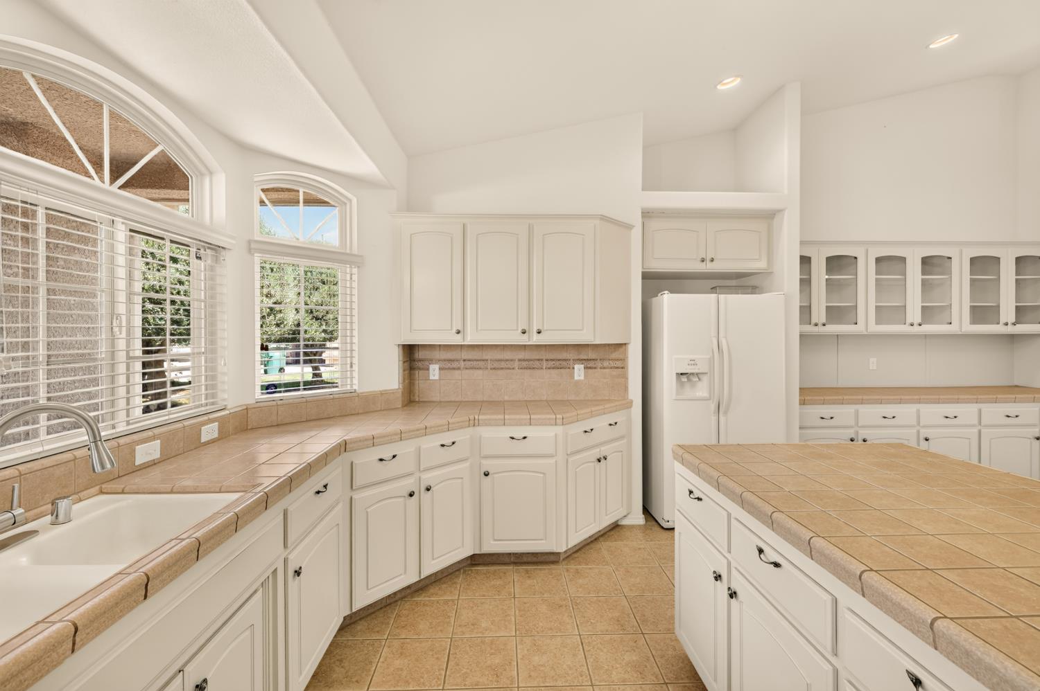 3077 Express Ct, Madera, CA 93637