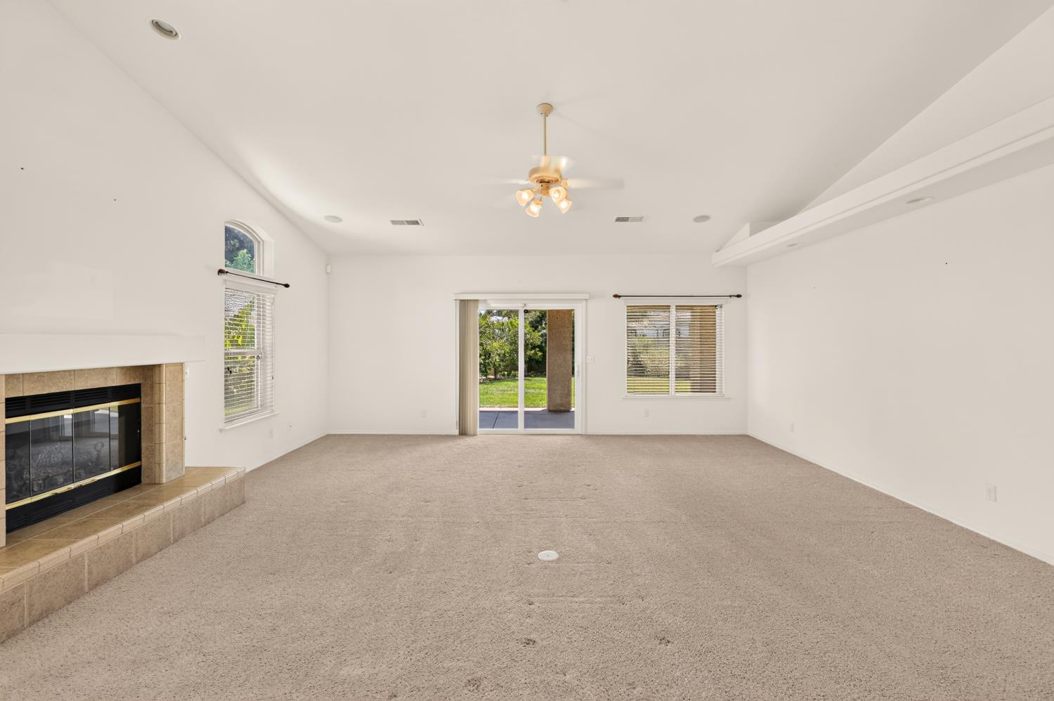 3077 Express Ct, Madera, CA 93637