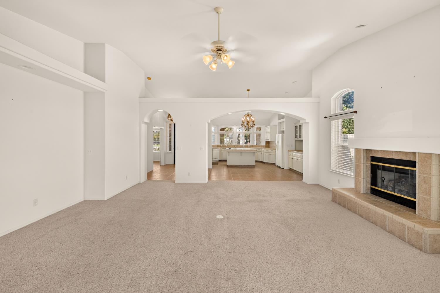 3077 Express Ct, Madera, CA 93637