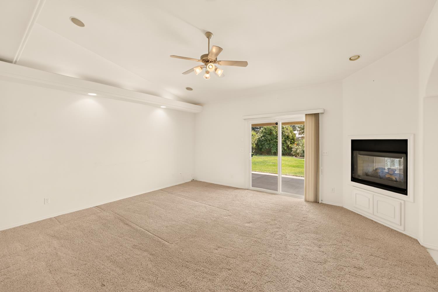 3077 Express Ct, Madera, CA 93637