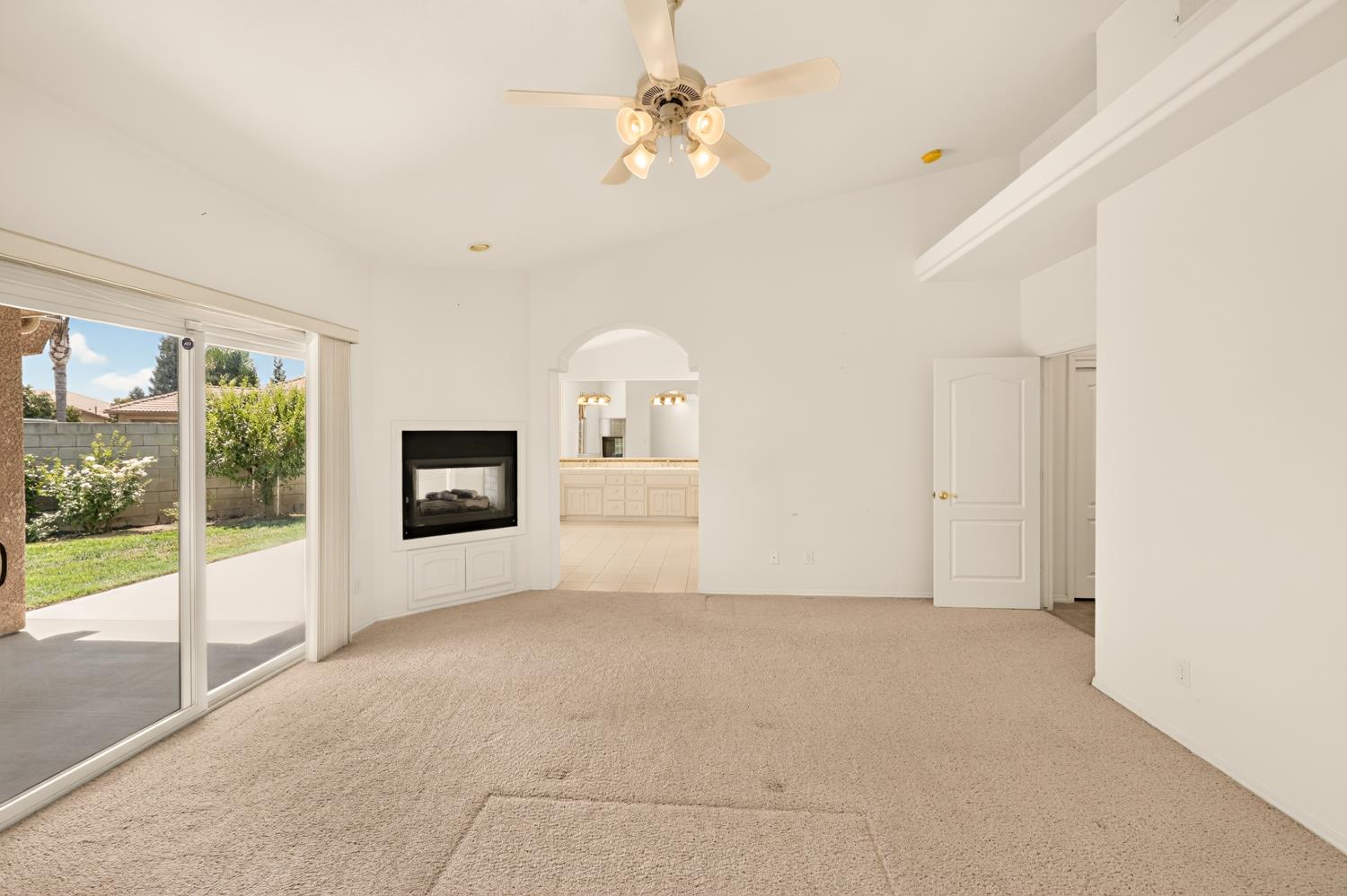 3077 Express Ct, Madera, CA 93637