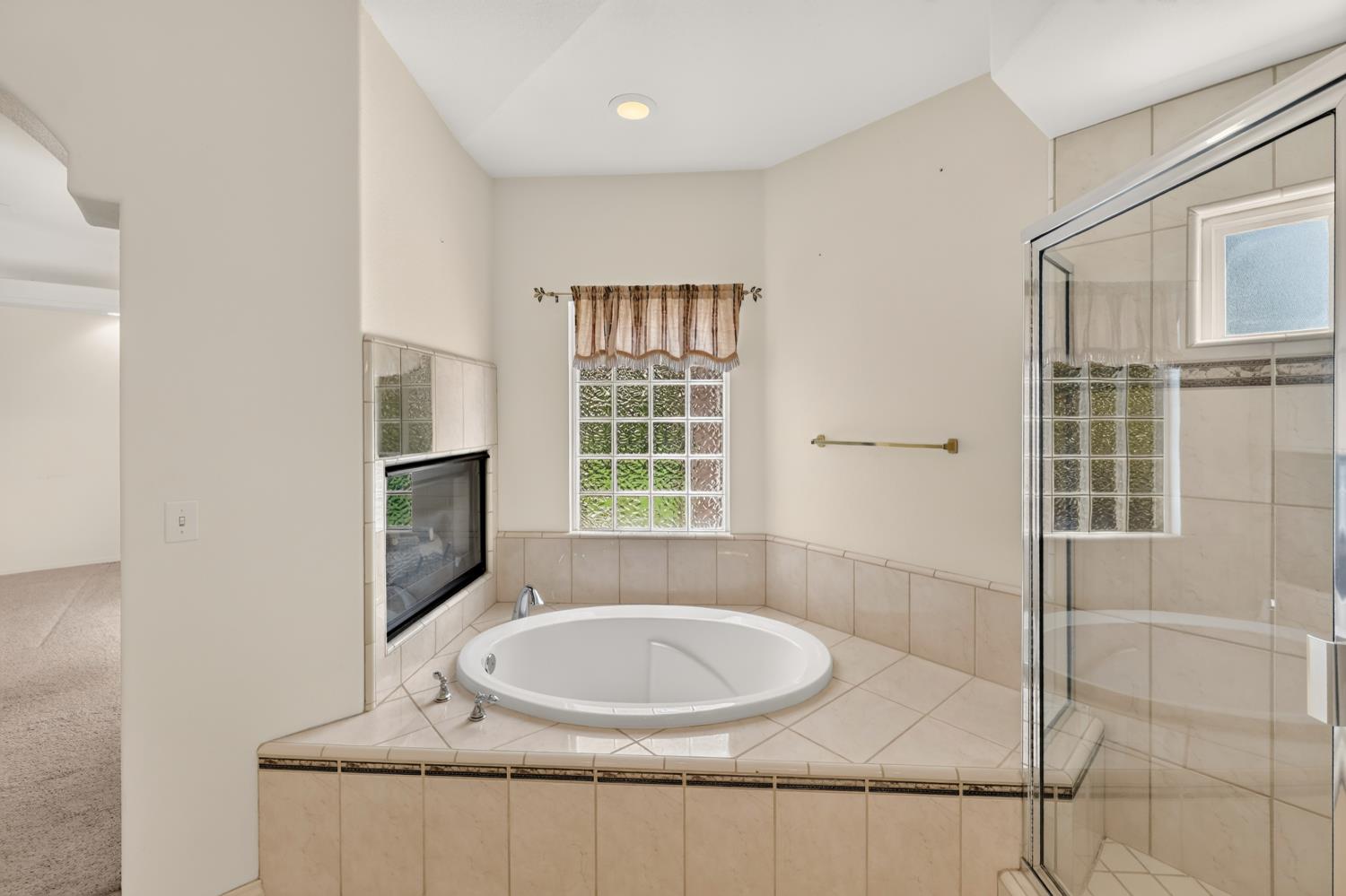 3077 Express Ct, Madera, CA 93637