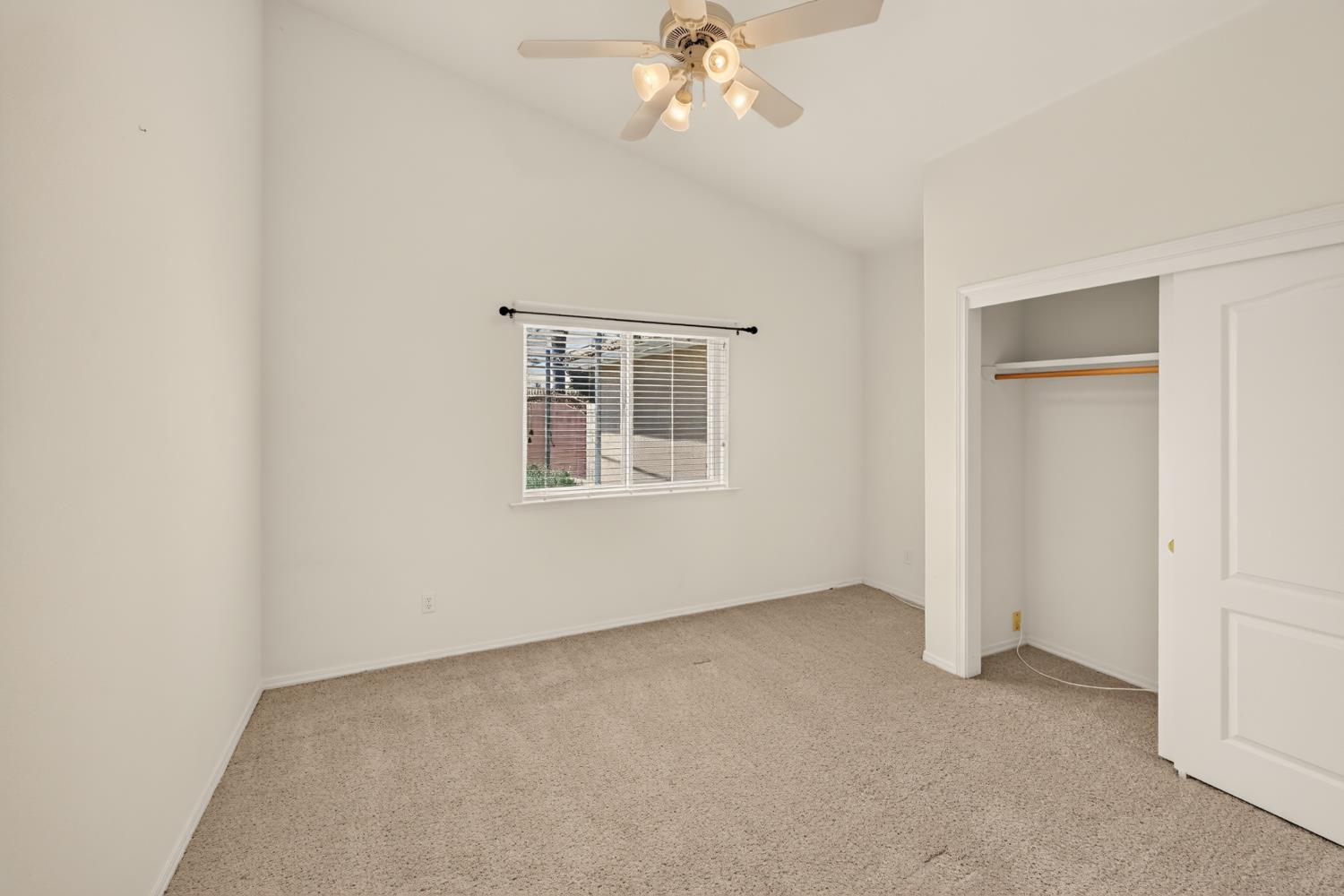 3077 Express Ct, Madera, CA 93637