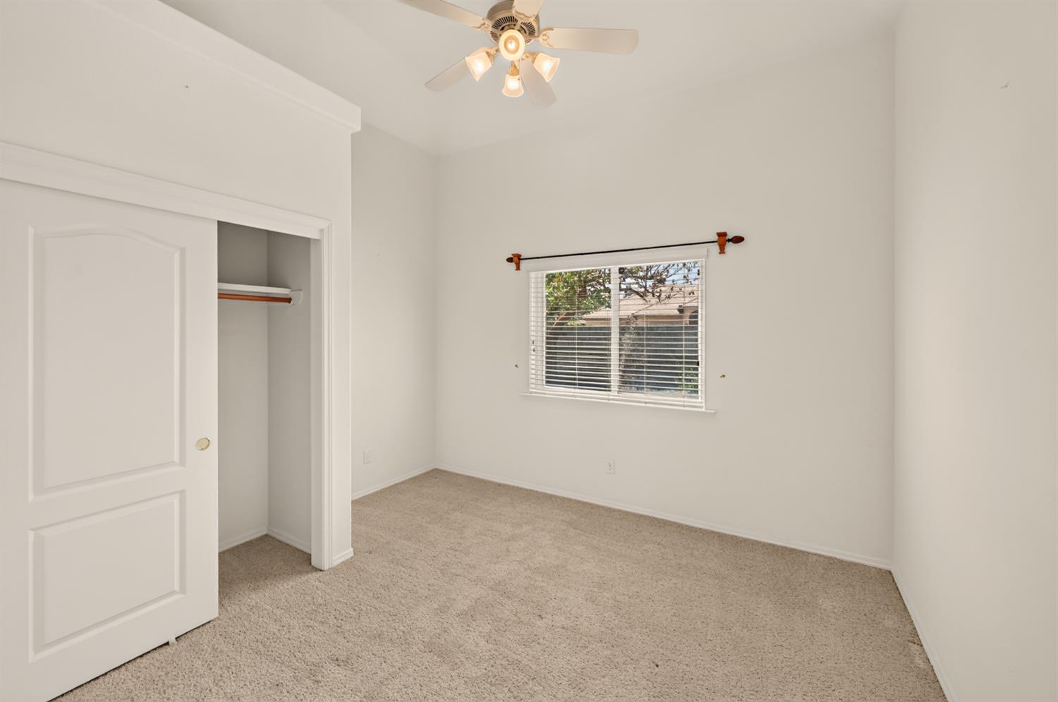 3077 Express Ct, Madera, CA 93637