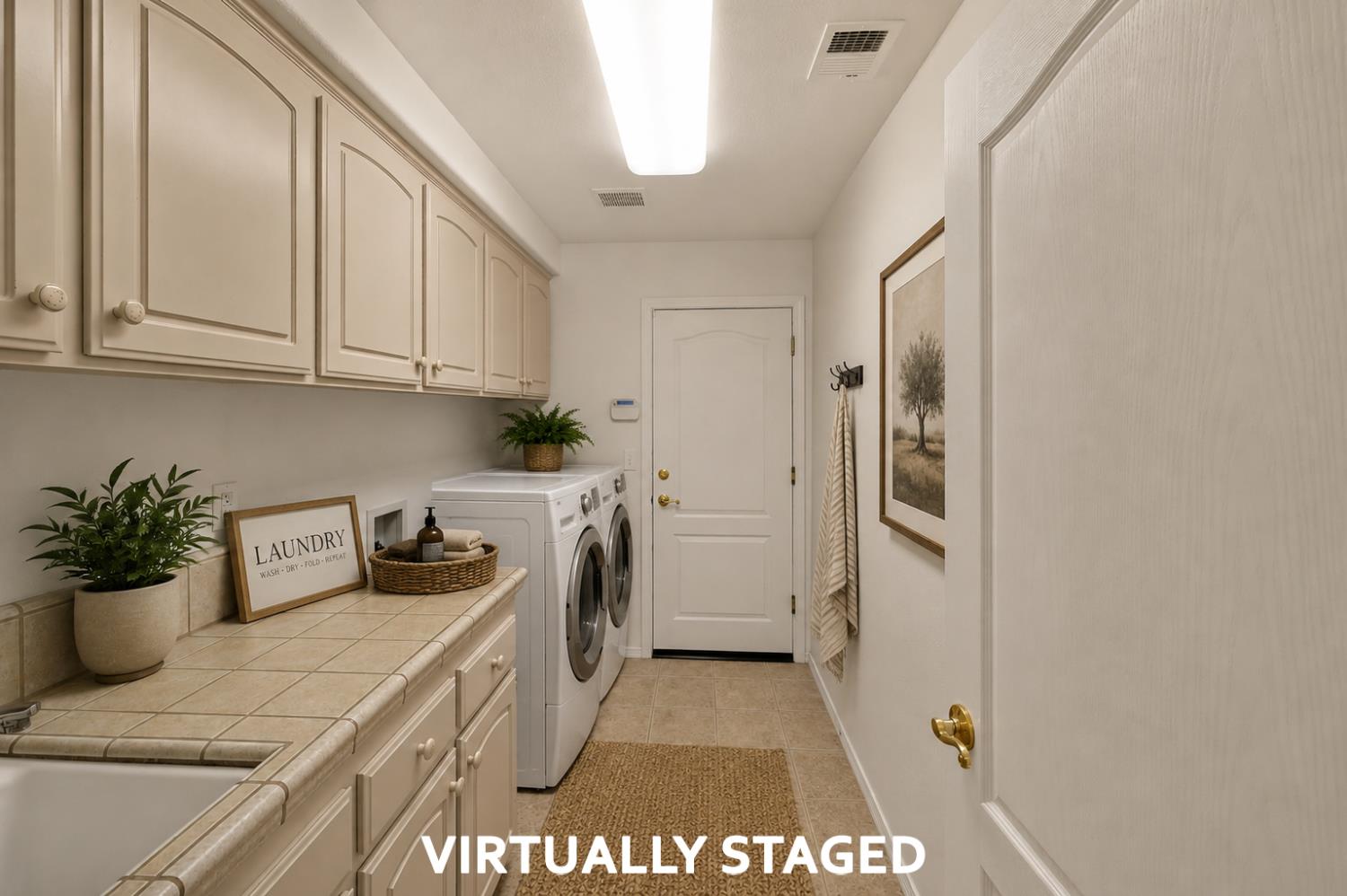 3077 Express Ct, Madera, CA 93637
