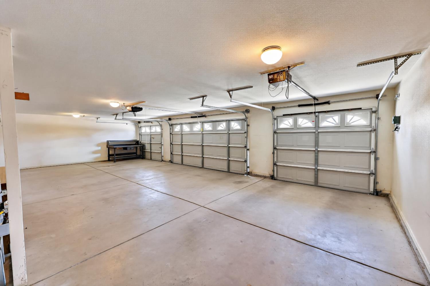 3077 Express Ct, Madera, CA 93637