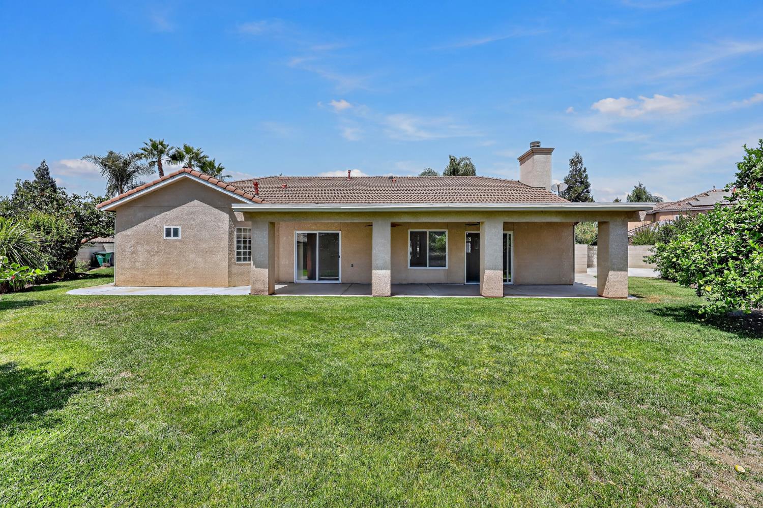 3077 Express Ct, Madera, CA 93637