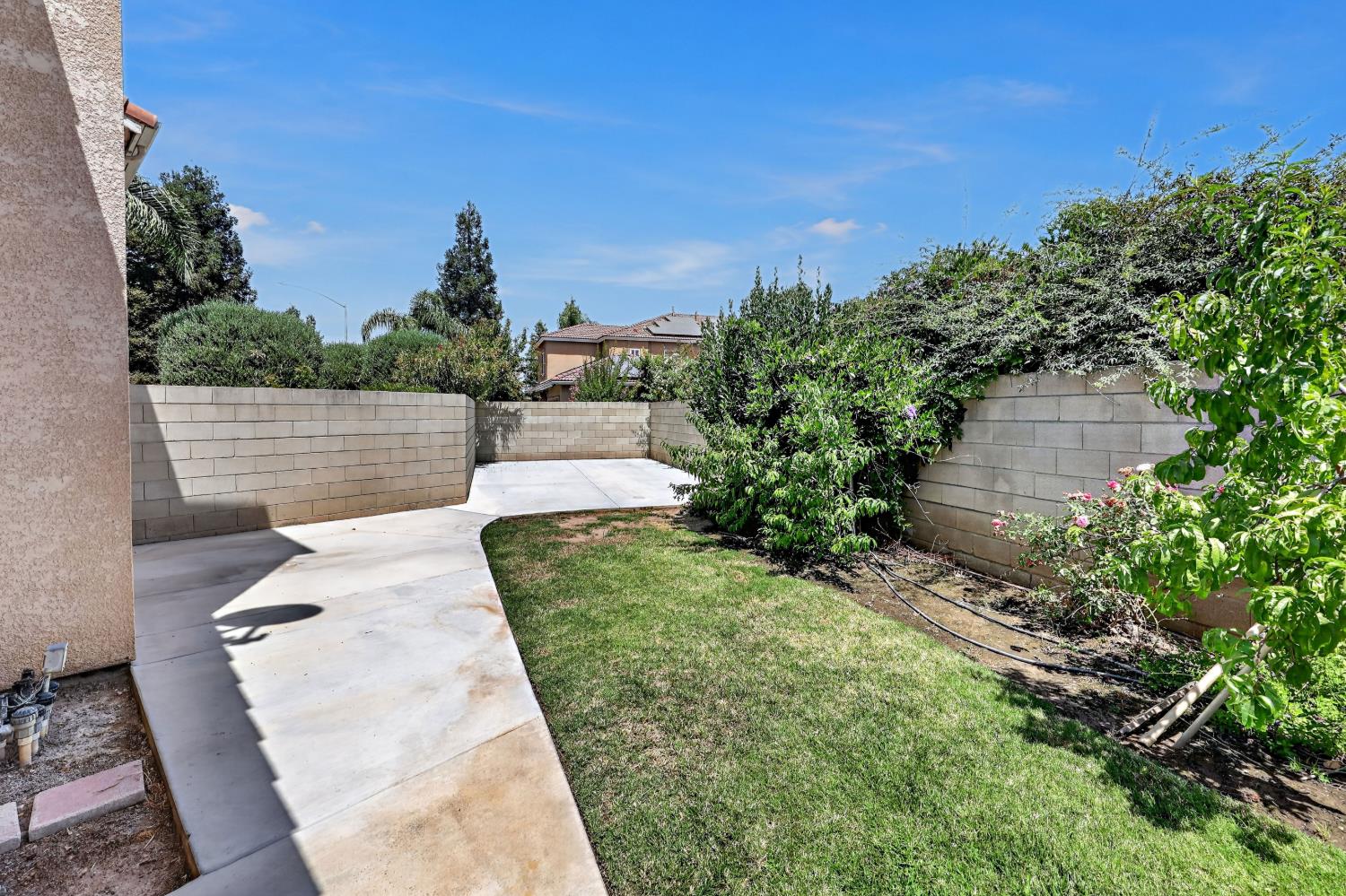 3077 Express Ct, Madera, CA 93637