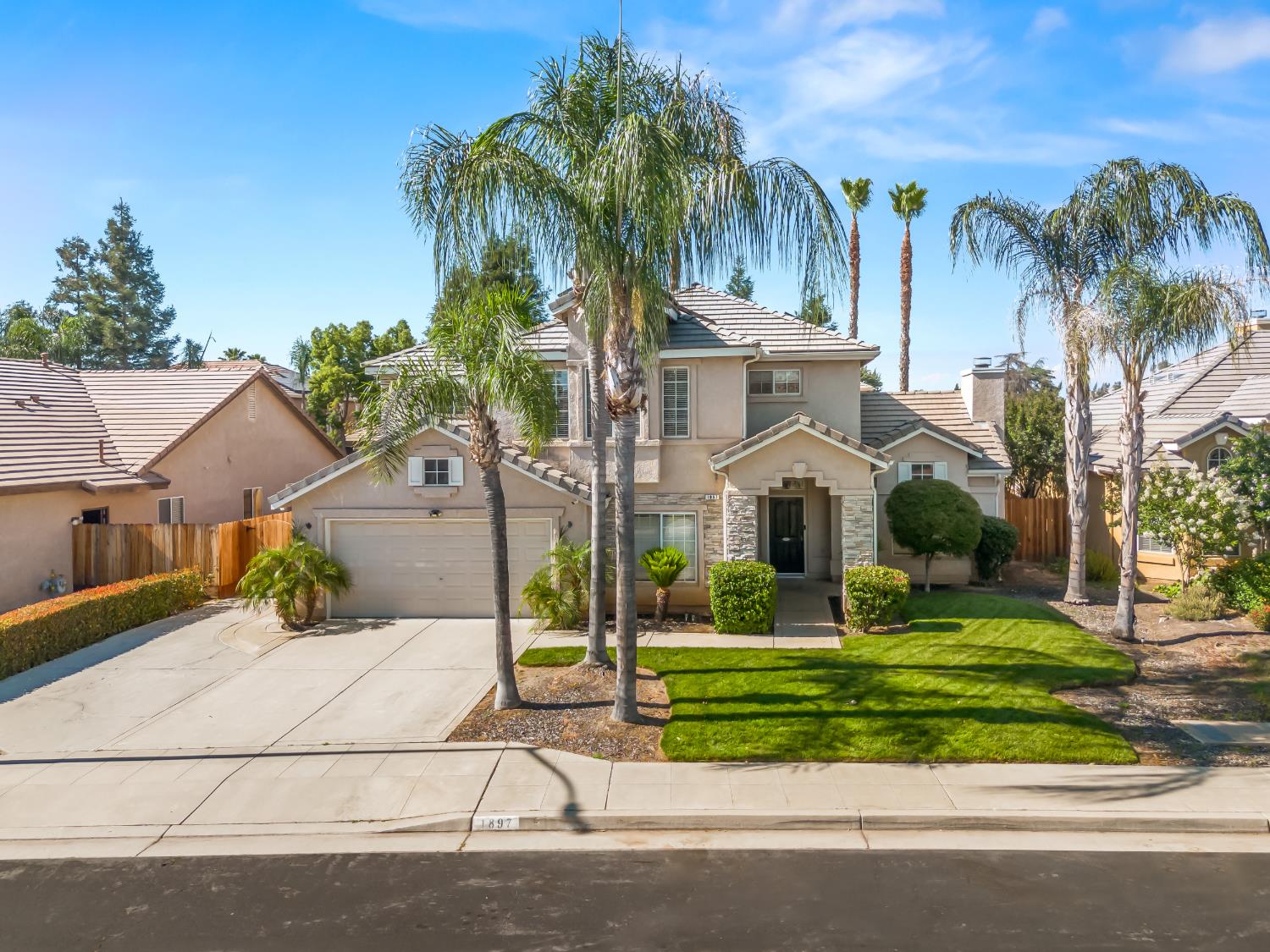 1897 Goshen Ave, Clovis, CA 93611