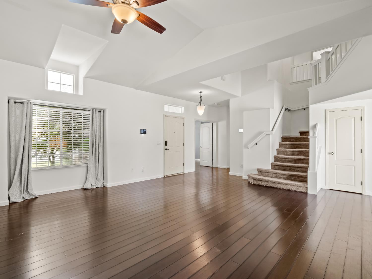1897 Goshen Ave, Clovis, CA 93611